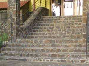 Kamień nieregularny (dzikówka) NR.9 ANDEZIT  (RDZAWO,BRĄZOWY) 16 – Hurtownia Kamienia El-Pol