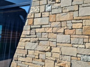 Kamień nieregularny (dzikówka) PIASKOWIEC SZARY 8 – Hurtownia Kamienia El-Pol